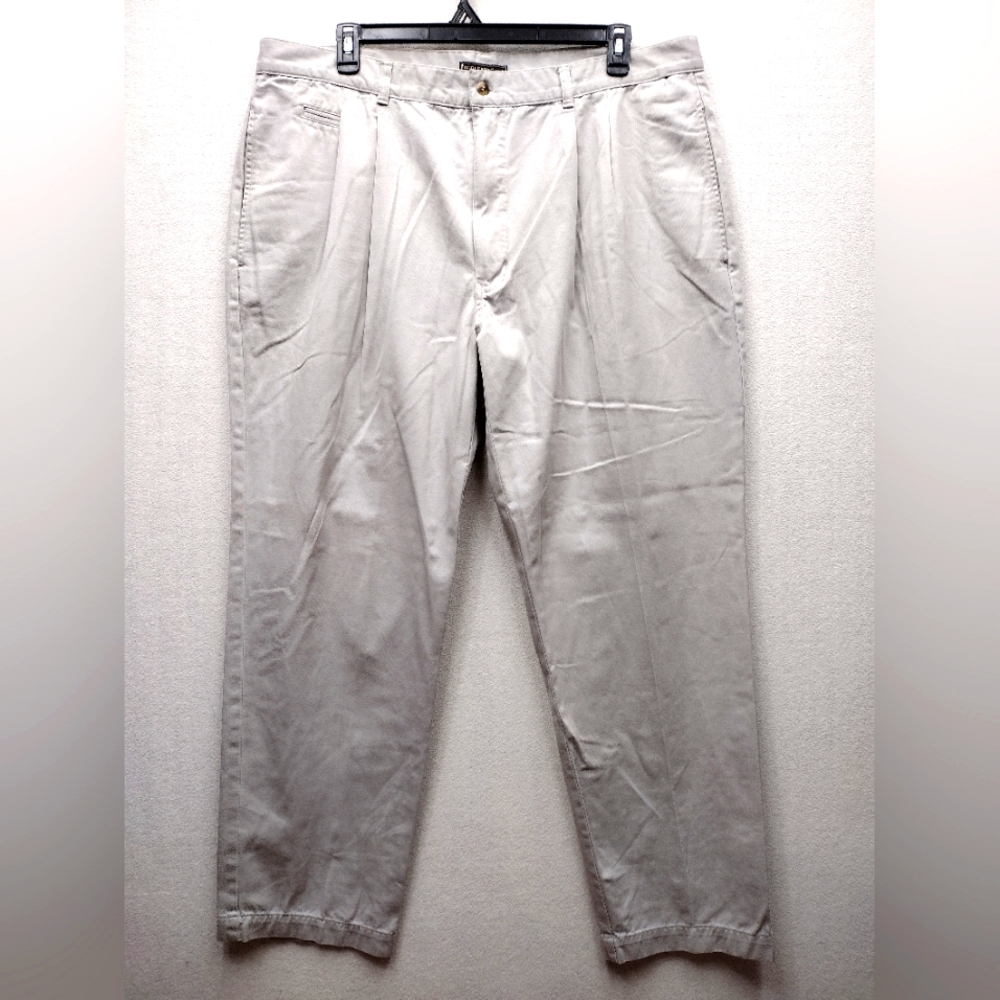 Bugle Boy Vintage Men 44x32 Beige Pleated Khakis Straight Comfort Fit Chino Mens